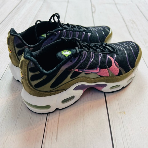 Nike Air Max Plus Black Purple Pink DX3093-001 Running Shoes - Picture 5 of 10